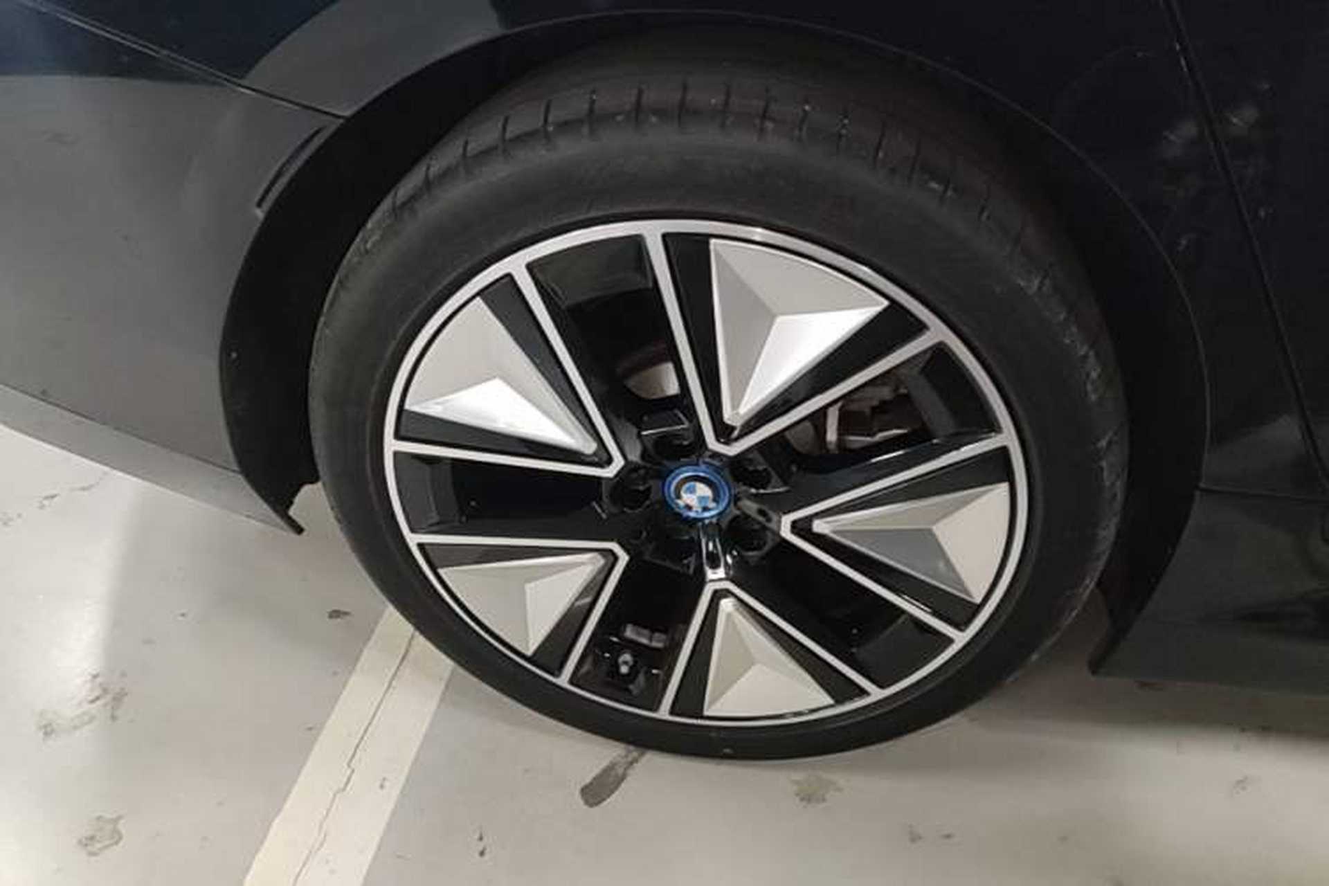 Used BMW i3 2024 eDrive 40 L Midnight Sports Package Right Rear Wheel Hub
