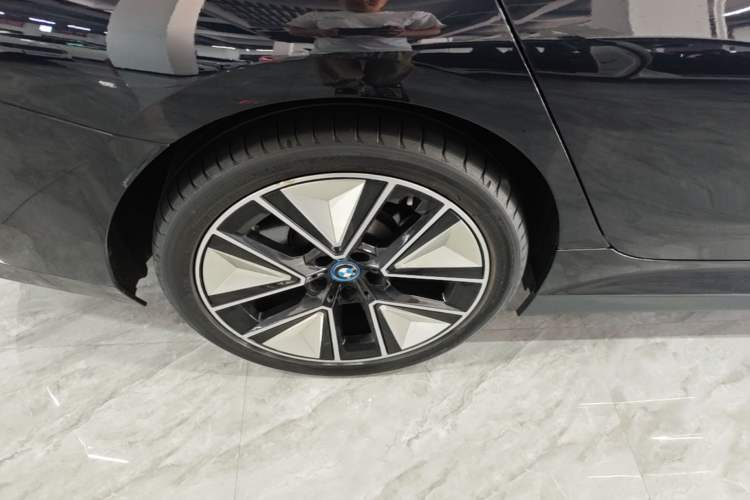 Used BMW i3 2024 eDrive 40 L Midnight Sports Package Right Rear Wheel Hub