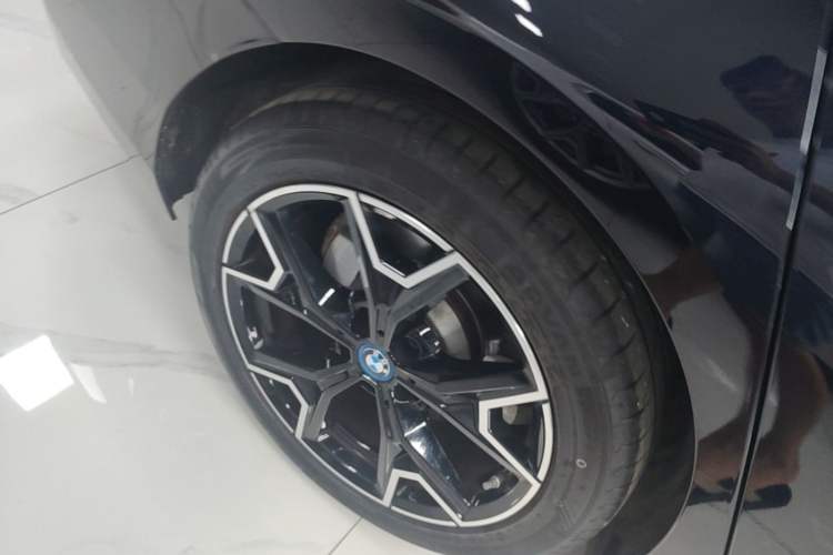 Used BMW i3 2024 eDrive 40 L Midnight Edition Right Rear Wheel Hub
