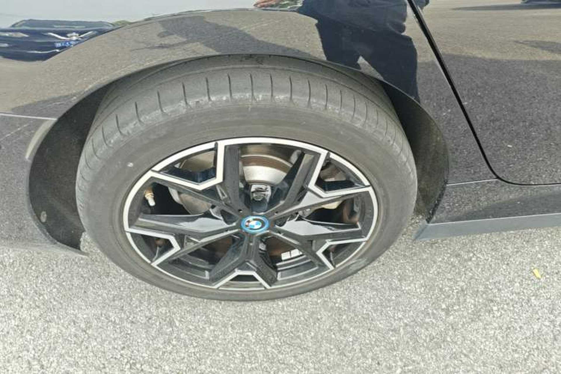 Used BMW i3 2024 eDrive 40 L Midnight Edition Right Rear Wheel Hub
