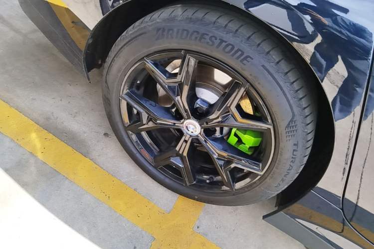 Used BMW i3 2024 eDrive 35 L Right Rear Wheel Hub