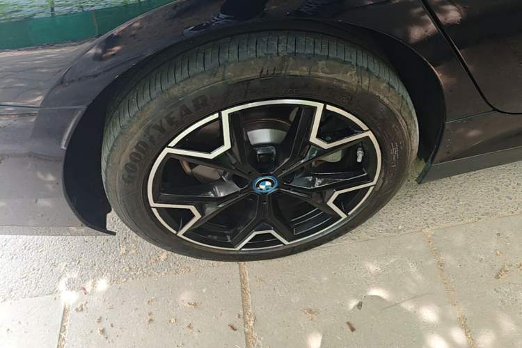Used BMW i3 2024 eDrive 35 L Right Rear Wheel Hub