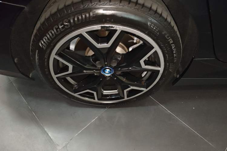 Used BMW i3 2024 eDrive 35 L Right Rear Wheel Hub