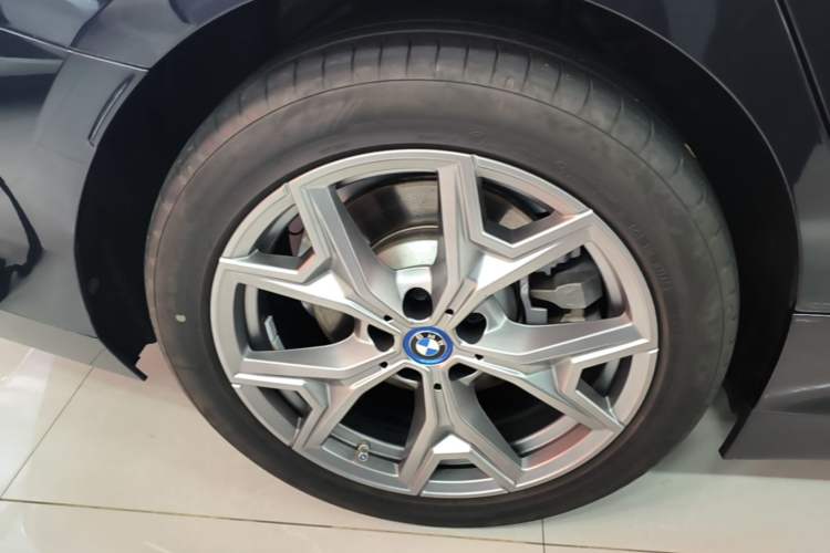 Used BMW i3 2024 eDrive 35 L Right Rear Wheel Hub