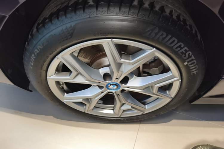 Used BMW i3 2024 eDrive 35 L Right Rear Wheel Hub