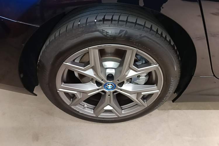 Used BMW i3 2024 eDrive 35 L Right Rear Wheel Hub