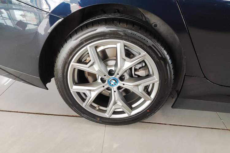 Used BMW i3 2024 eDrive 35 L Right Rear Wheel Hub