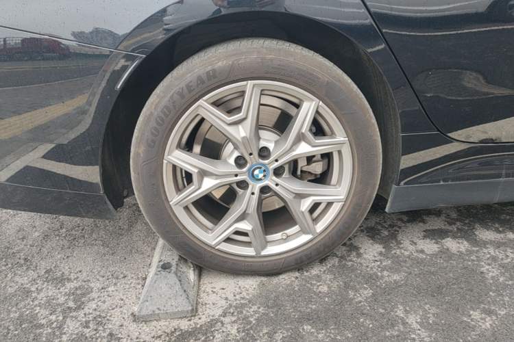 Used BMW i3 2024 eDrive 35 L Right Rear Wheel Hub
