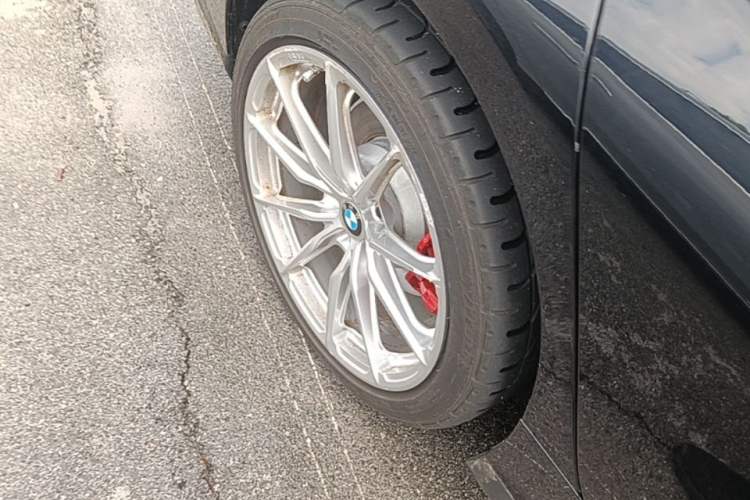 Used BMW i3 2024 eDrive 40 L Midnight Edition Right Rear Wheel Hub
