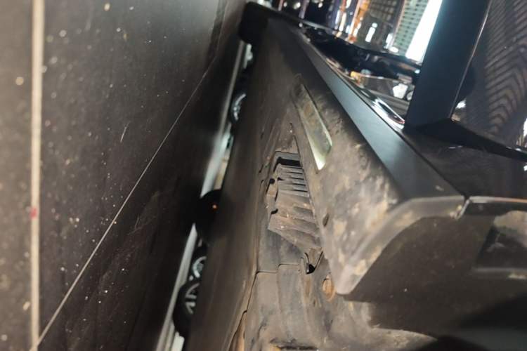 Used BMW i3 2024 eDrive 40 L Midnight Sports Package Right Side Sill
