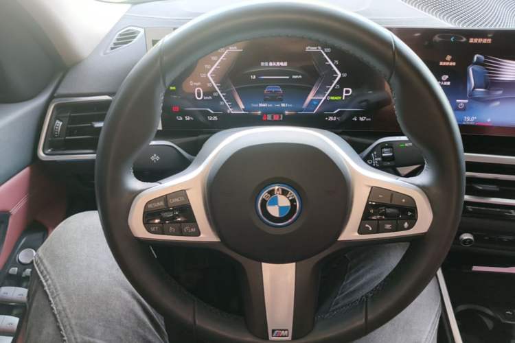 Used BMW i3 2024 eDrive 35 L Steering Wheel