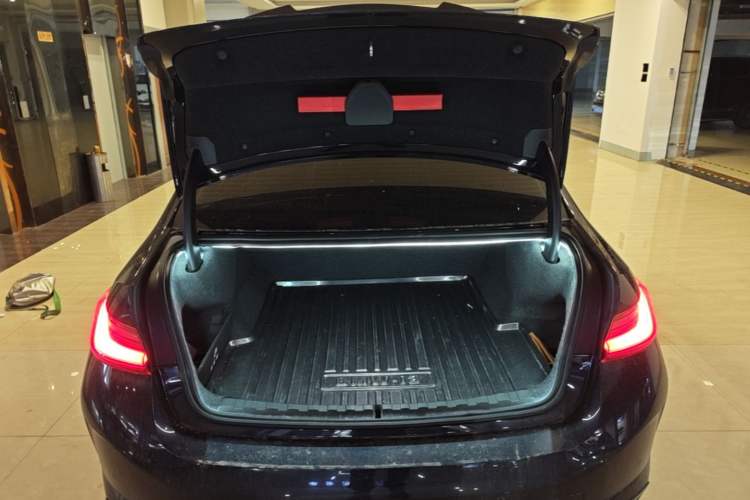 Used BMW i3 2024 eDrive 40 L Midnight Sports Package Trunk