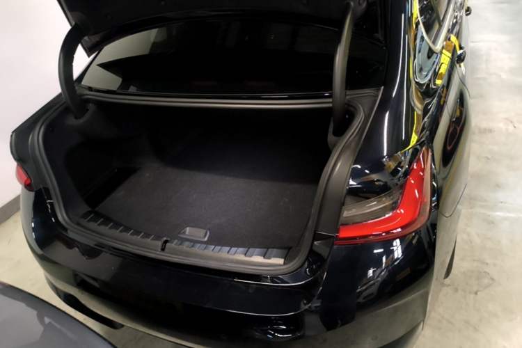 Used BMW i3 2024 eDrive 35 L Trunk