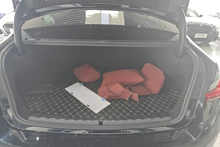 Used BMW i3 2024 eDrive 35 L Trunk