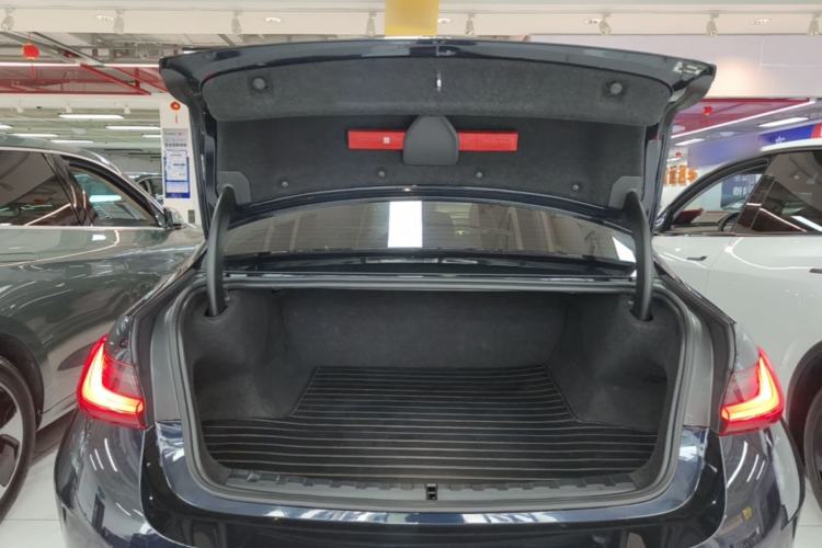 Used BMW i3 2024 eDrive 40 L Midnight Edition Trunk