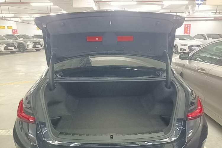 Used BMW i3 2024 eDrive 40 L Midnight Edition Trunk