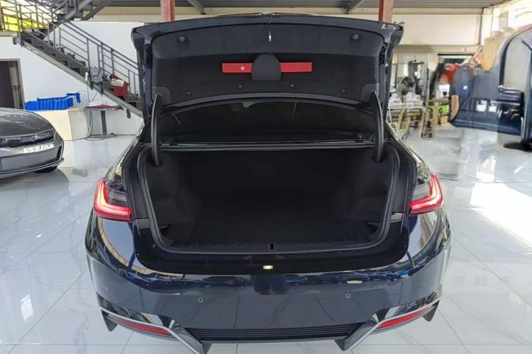 Used BMW i3 2024 eDrive 35 L Trunk