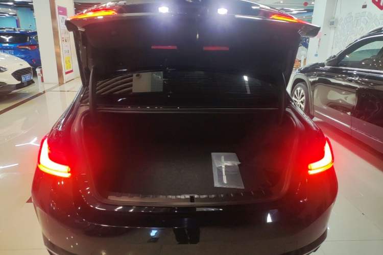 Used BMW i3 2024 eDrive 40 L Midnight Edition Trunk