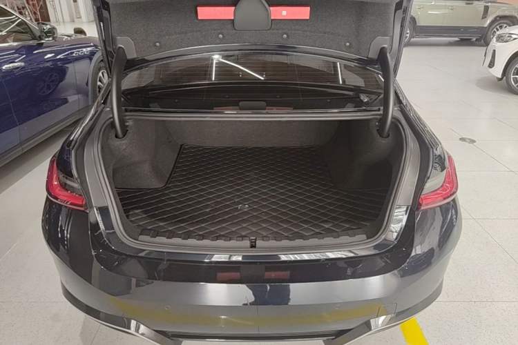 Used BMW i3 2024 eDrive 35 L Trunk