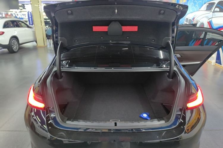 Used BMW i3 2024 eDrive 40 L Midnight Edition Trunk