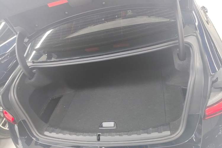 Used BMW i3 2024 eDrive 40 L Midnight Edition Trunk