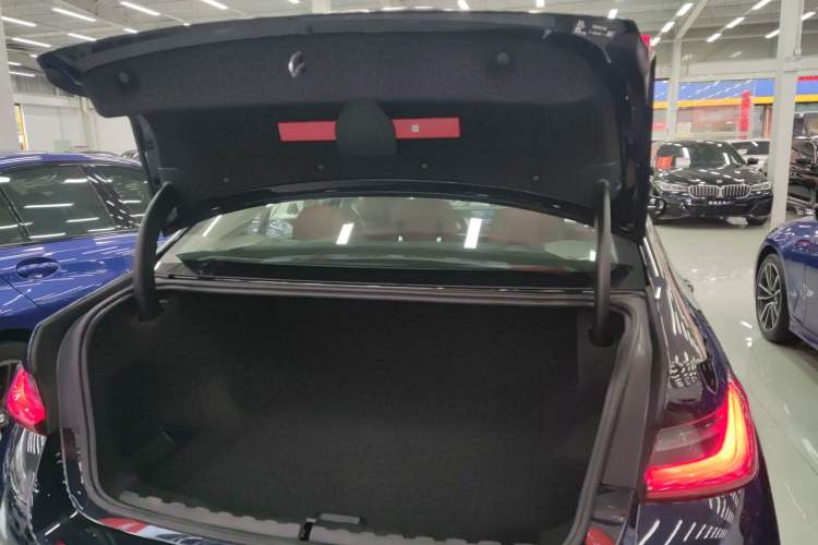 Used BMW i3 2024 eDrive 40 L Midnight Sports Package Trunk
