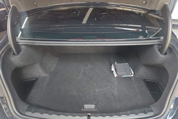 Used BMW i3 2024 eDrive 35 L Trunk