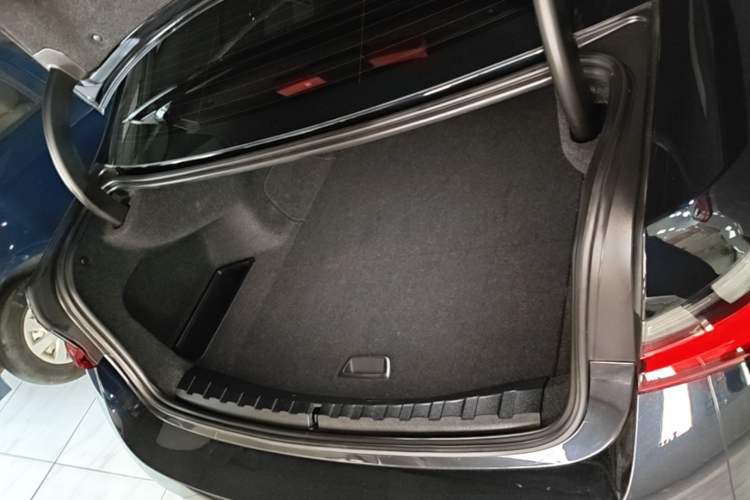 Used BMW i3 2024 eDrive 35 L Trunk