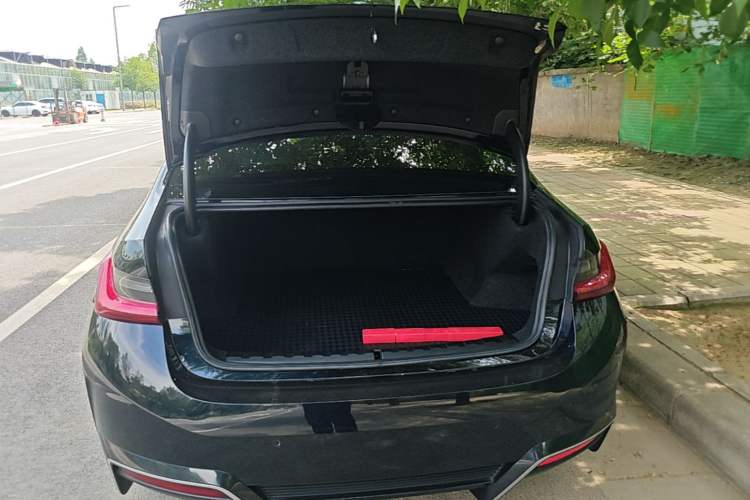 Used BMW i3 2024 eDrive 35 L Trunk