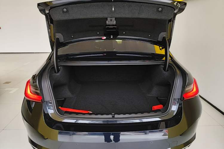 Used BMW i3 2024 eDrive 35 L Trunk