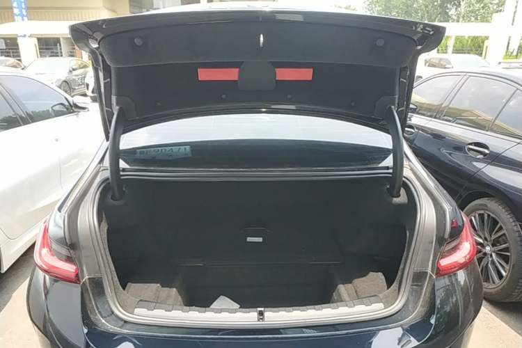 Used BMW i3 2024 eDrive 35 L Trunk