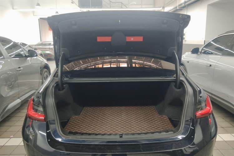 Used BMW i3 2024 eDrive 35 L Trunk
