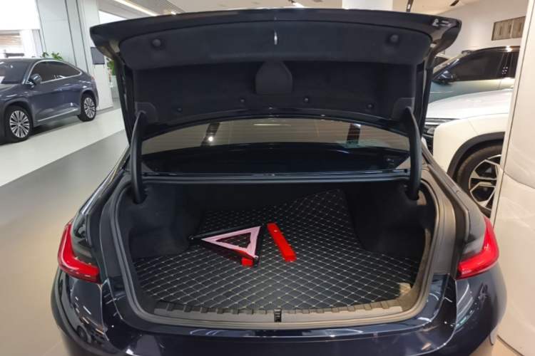 Used BMW i3 2024 eDrive 35 L Trunk