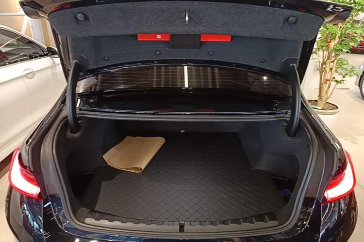 Used BMW i3 2024 eDrive 35 L Trunk
