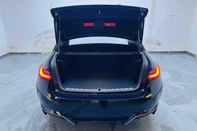 Used BMW i3 2024 eDrive 35 L Trunk