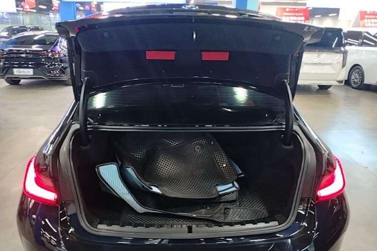Used BMW i3 2024 eDrive 40 L Midnight Edition Trunk