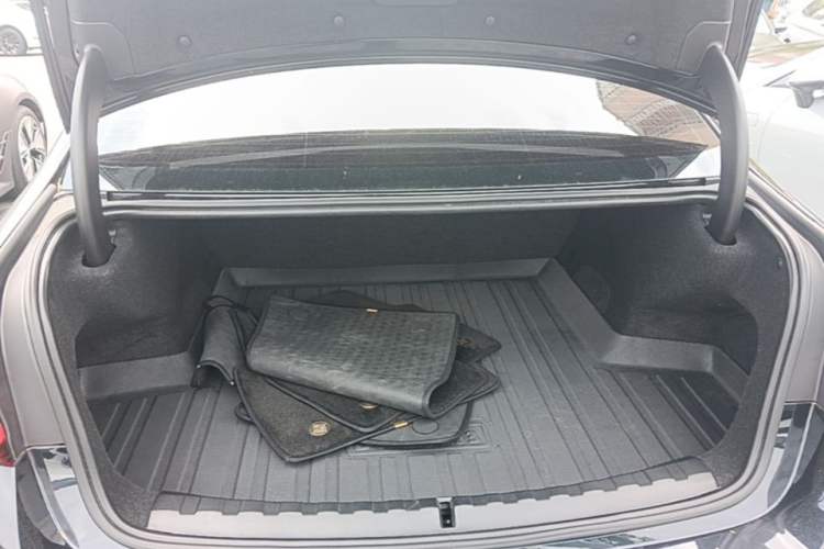 Used BMW i3 2024 eDrive 40 L Midnight Edition Trunk
