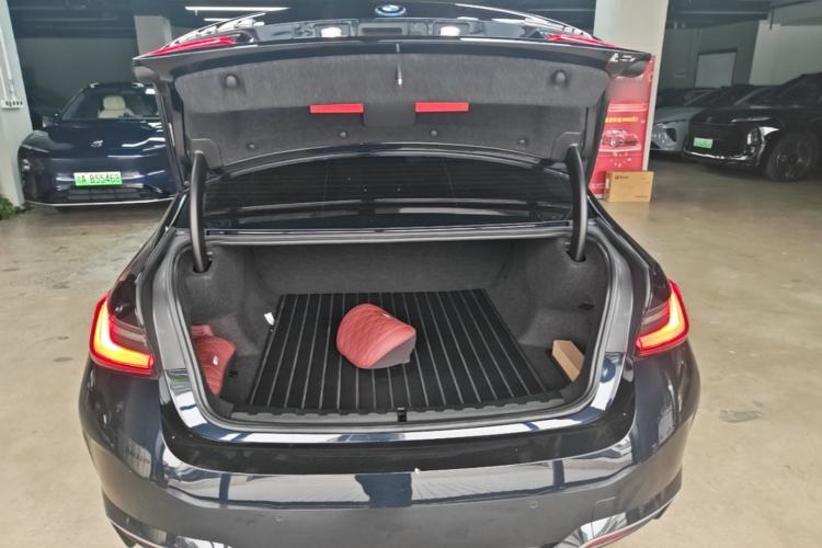 Used BMW i3 2024 eDrive 40 L Midnight Edition Trunk