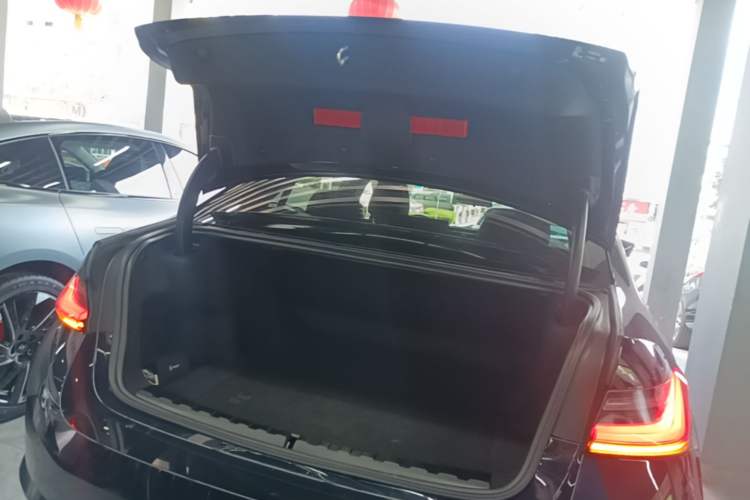 Used BMW i3 2024 eDrive 35 L Trunk