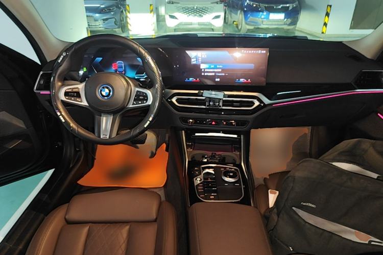 Used BMW i3 2024 eDrive 35 L Center Console