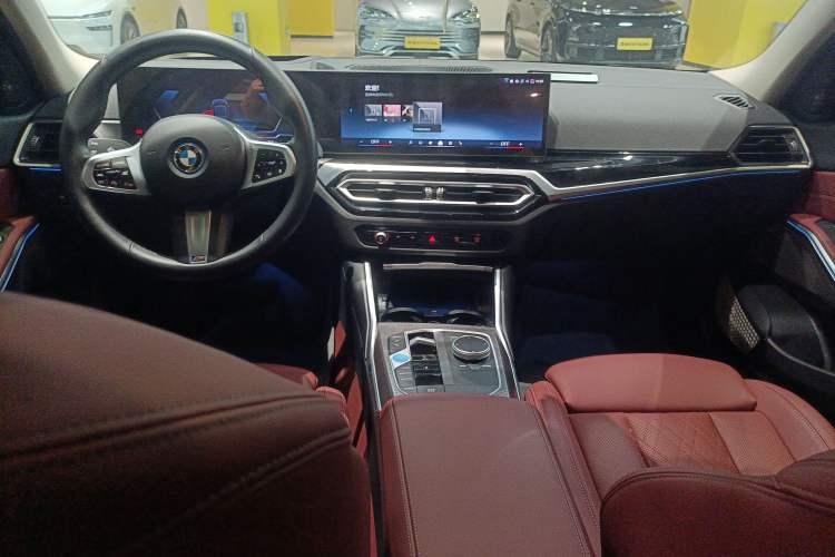 Used BMW i3 2024 eDrive 40 L Midnight Sports Package Center Console