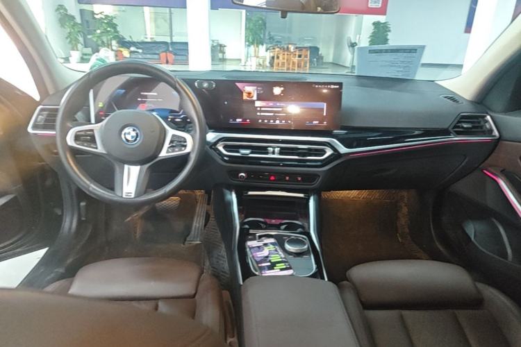 Used BMW i3 2024 eDrive 35 L Center Console