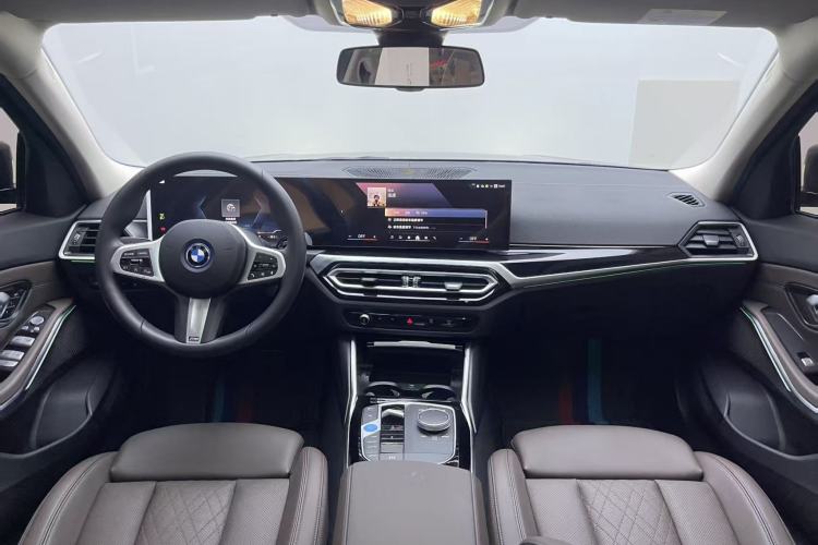 Used BMW i3 2024 eDrive 35 L Center Console