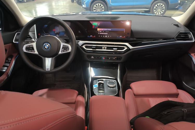 Used BMW i3 2024 eDrive 35 L Center Console