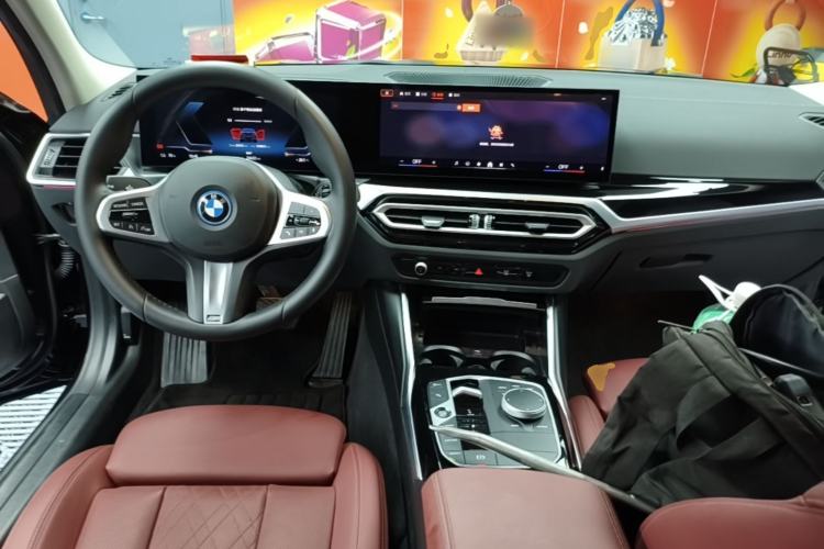 Used BMW i3 2024 eDrive 35 L Center Console