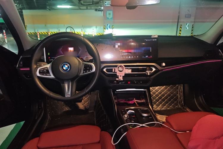 Used BMW i3 2024 eDrive 40 L Midnight Edition Center Console