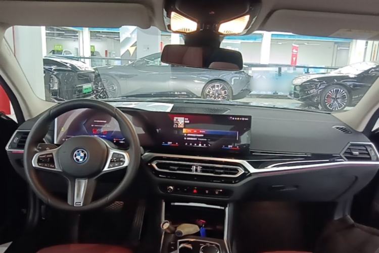 Used BMW i3 2024 eDrive 40 L Midnight Edition Center Console