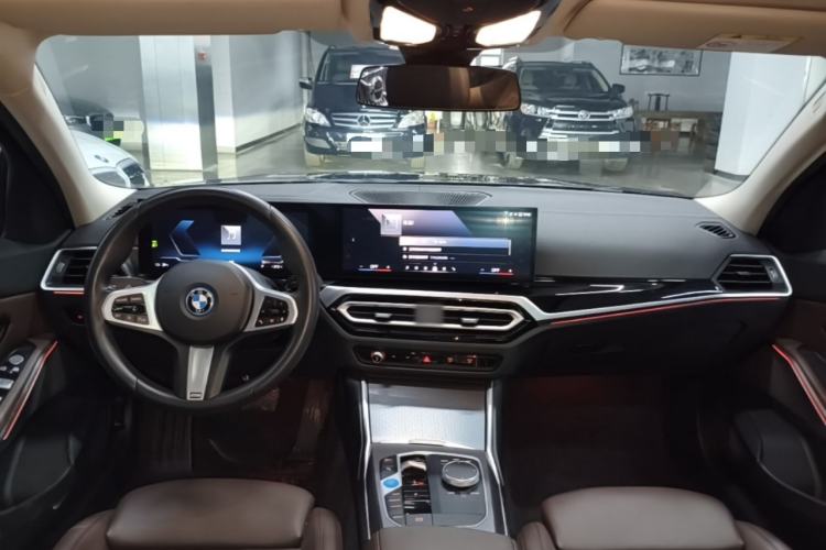 Used BMW i3 2024 eDrive 40 L Midnight Edition Center Console