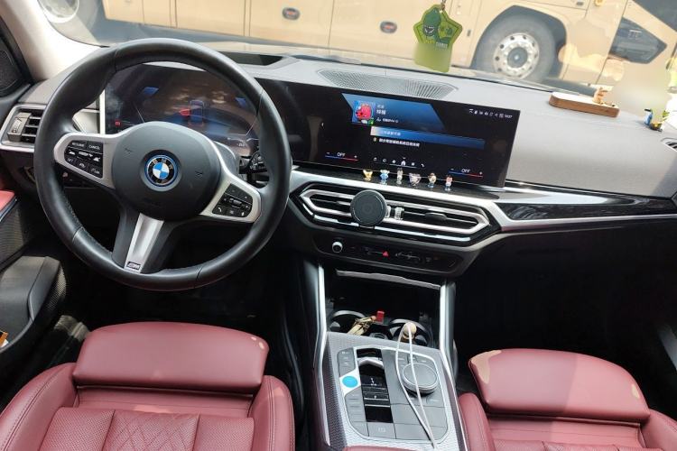 Used BMW i3 2024 eDrive 40 L Midnight Sports Package Center Console