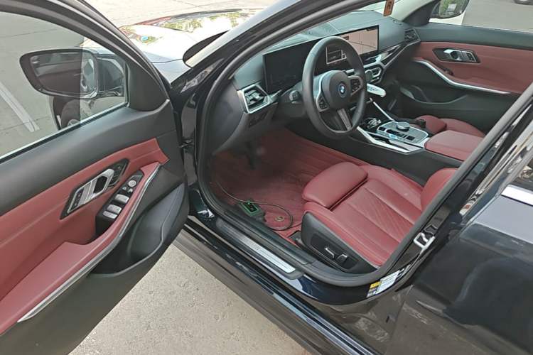 Used BMW i3 2024 eDrive 35 L Driver Seat